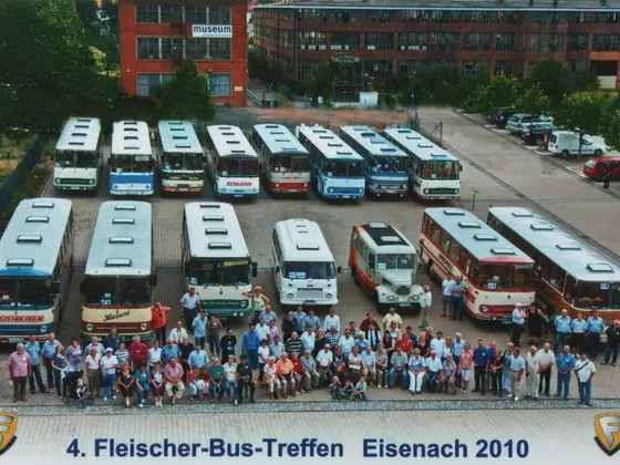 Gruppenbild beim 4. Fleischer-Bus-Treffen in Eisenach 2010
