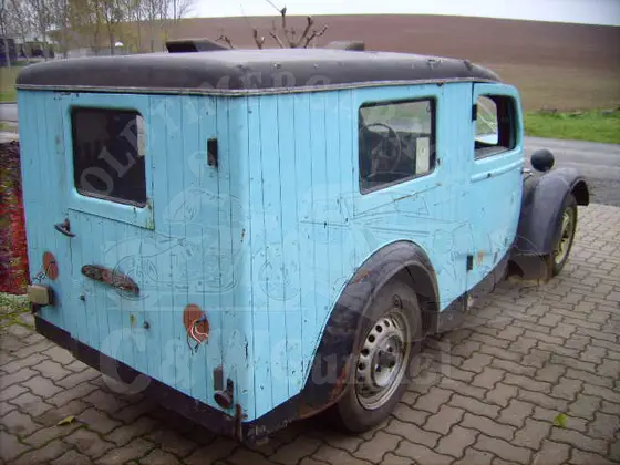 IFA F8 Lieferwagen in der Heckansicht