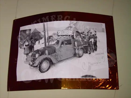 IFA F8 Pritschenwagen auf einem historischen Foto