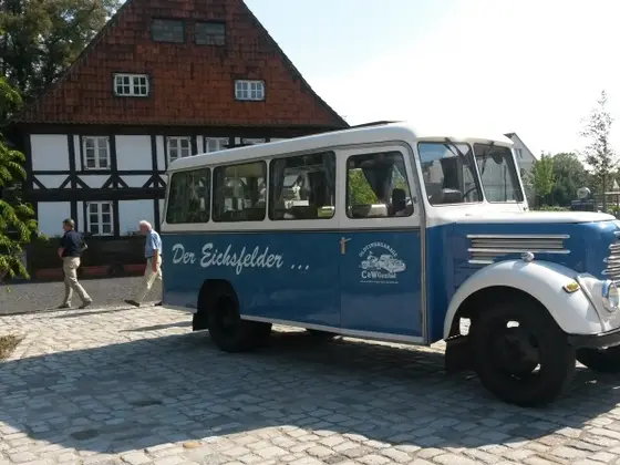Oldtimerbus „Der Eichsfelder“ auf Tour beim PS-Speicher in Einbeck, 2016