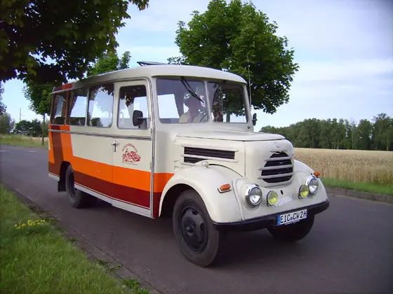 Phänomen Garant 30K Bus mit Lackierung aus den 1980er-Jahren